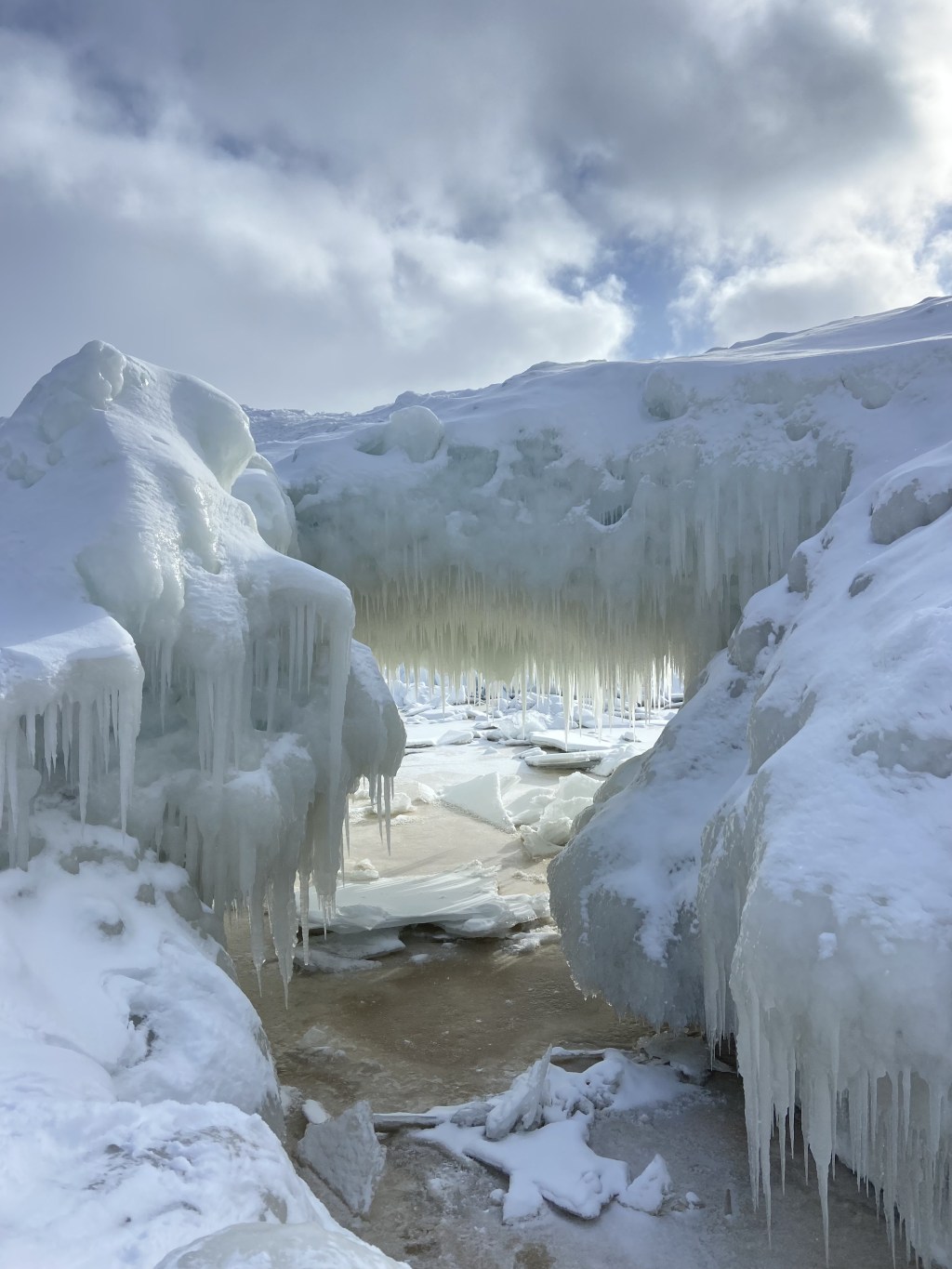 Ice Caves on Lake Superior – Sawpit&nbsp;Bay